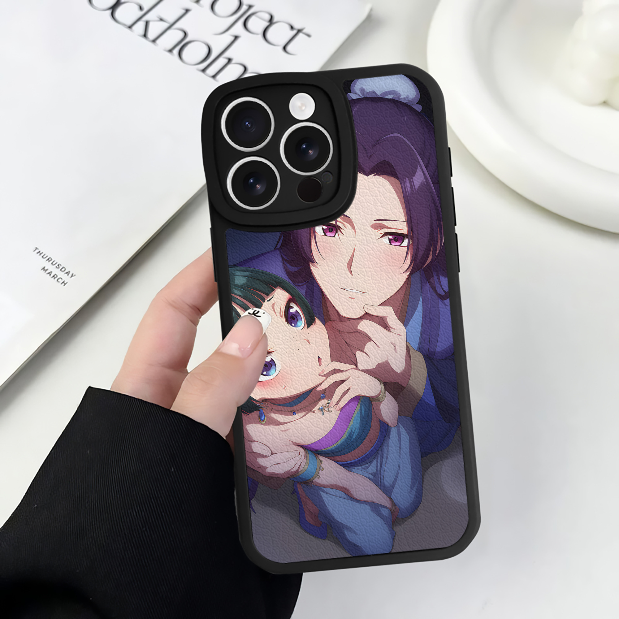 （画像用） 薬屋のひとりごと The Apothecary Diaries 【iPhone 16シリーズ対応】シリコンスマホケース（レザー調） 材質：シリコン
